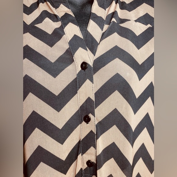 Women’s Black and Tan Zigzag Retro Sheer Top | medium - Picture 2 of 6